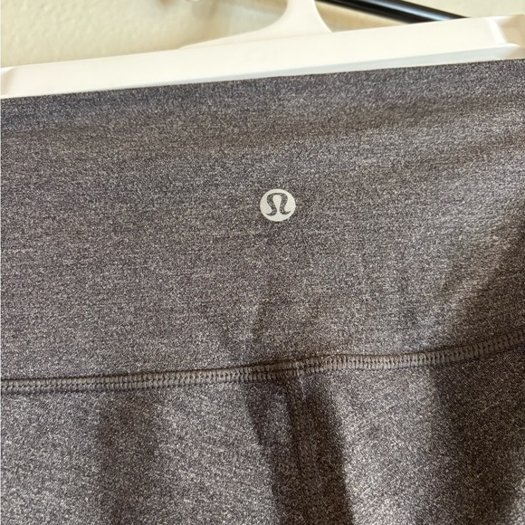 Women's Size 6 Lululemon Leggings Grey - Picture 3 of 4